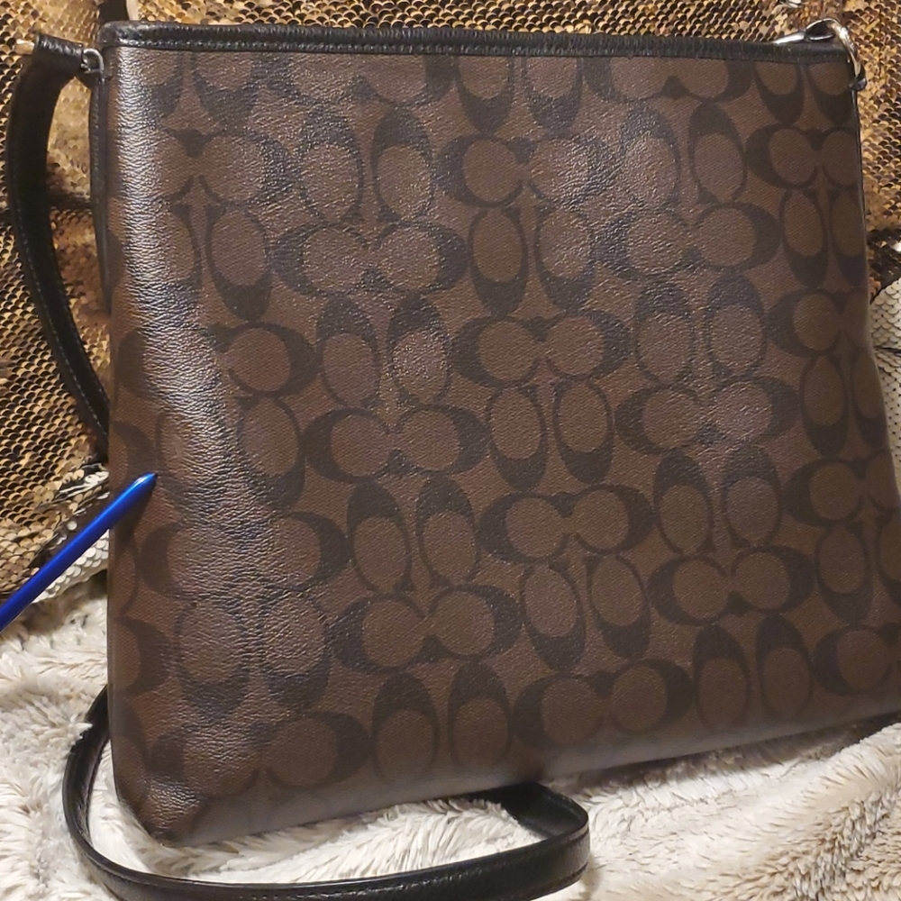 Authentic Coach Crossbody File Bag - Picture 13 of 13